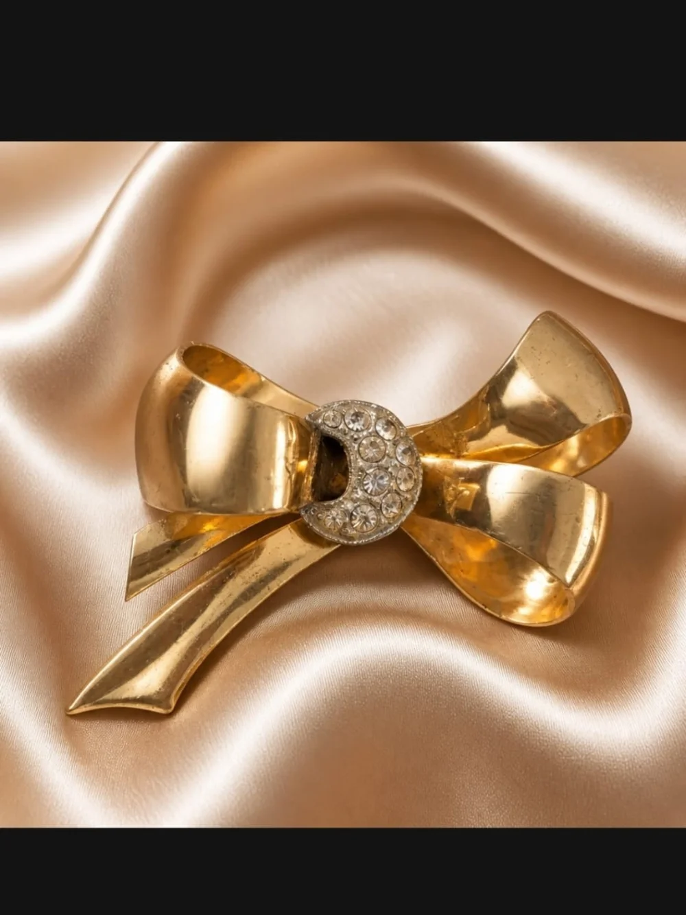 Gold Bow Brooch with Crystal Accent - Women Jewelry. Vintage